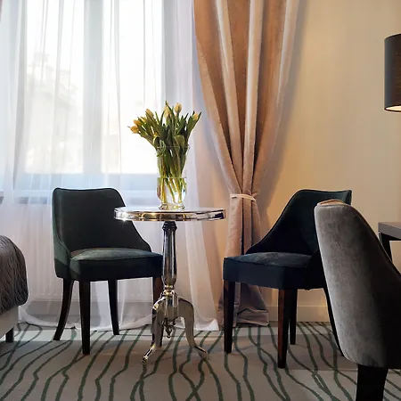 Plaza Boutique Hotel-3